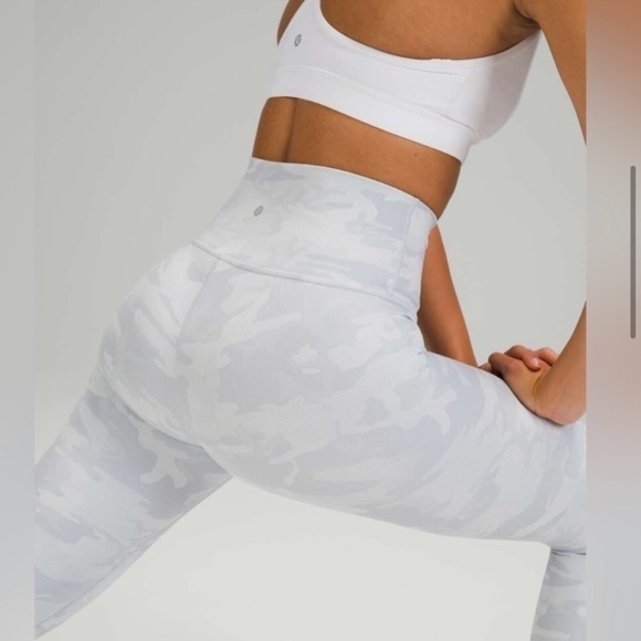 Lululemon Wonder Under High Waist  21"
Camo Alpine White  Leggings Size 4 - Picture 3 of 15